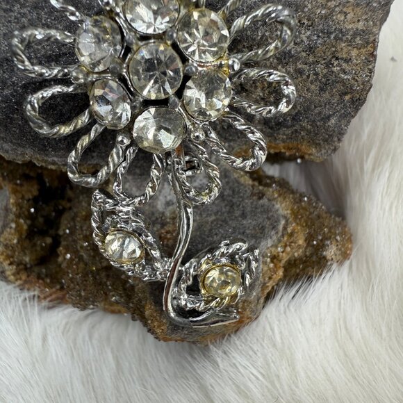 Vintage Silver Tone Rhinestone Daisy Flower Brooch - Picture 2 of 5